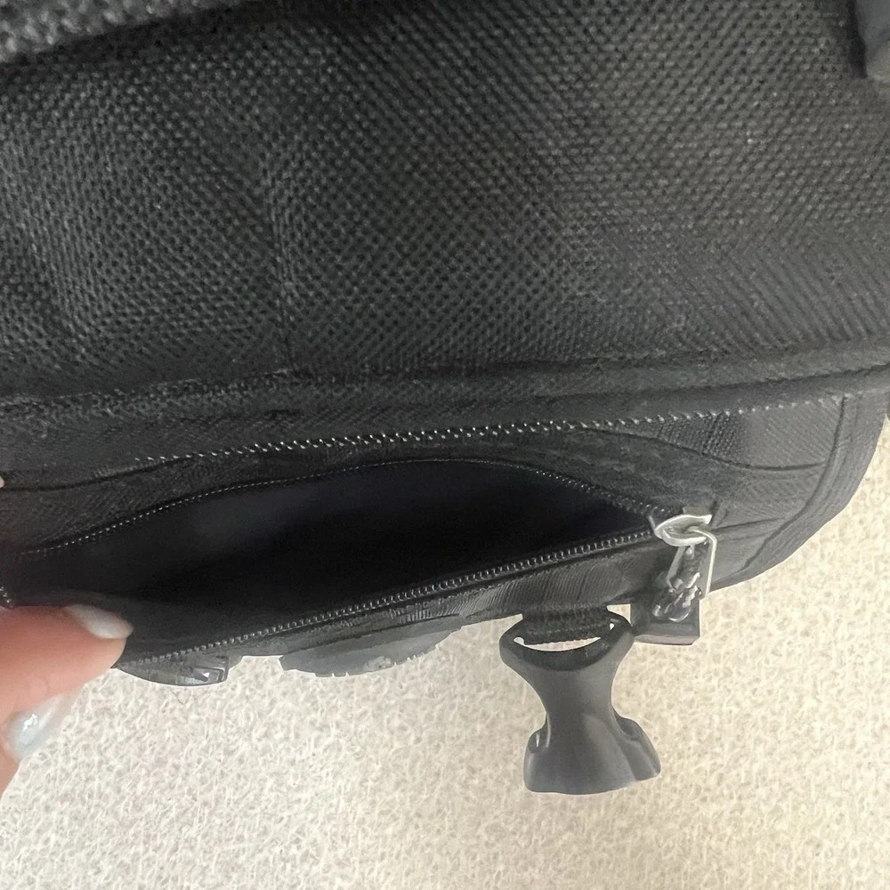 Samsonite Small Camera Bag or Camcorder Bag Compartments divisions Compact Black